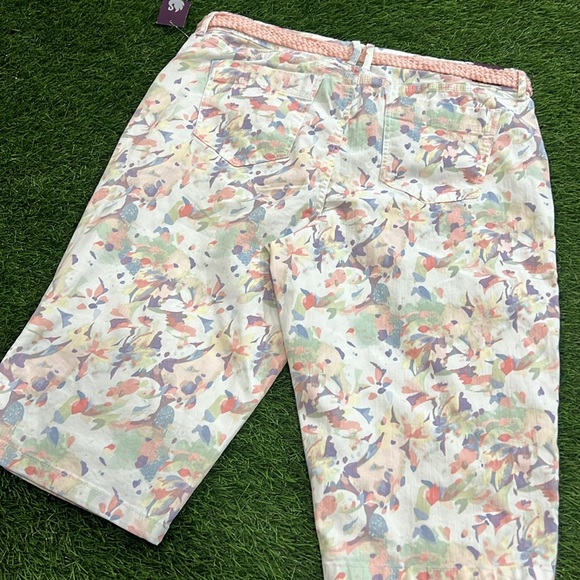 Gloria Vanderbilt Vintage White Belted Skimmer Shorts - Picture 5 of 10